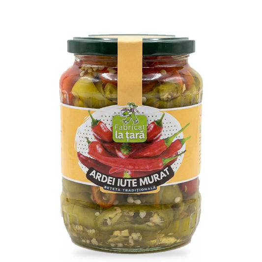 Borcan de 720 ml de Ardei Iuți Murați Fabricat la Țară, murături iuți de casă din Alba, pe fundal alb