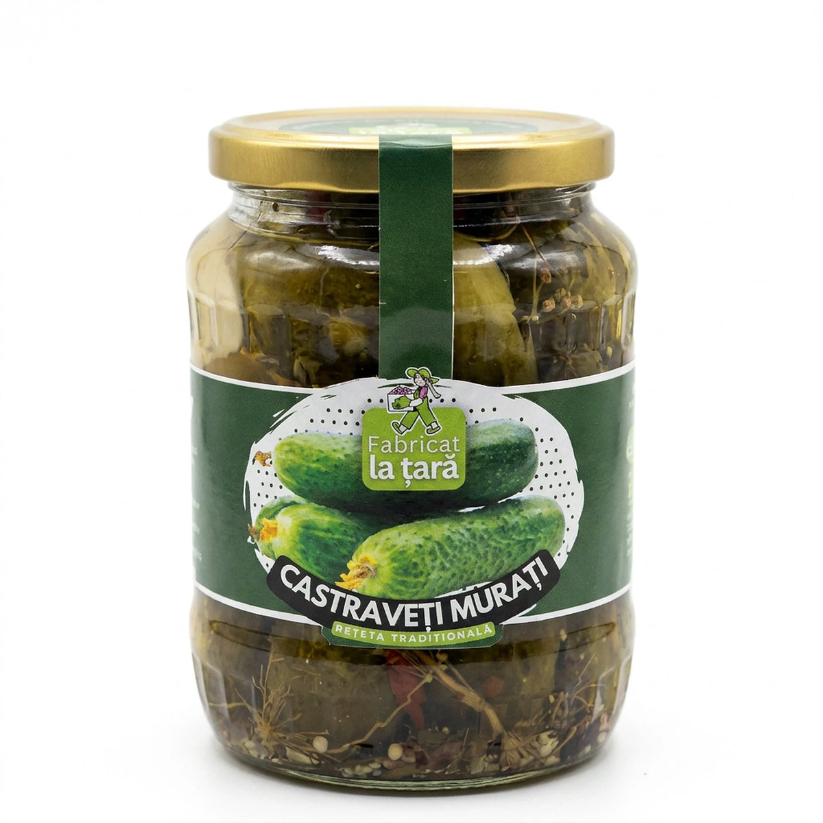 Borcan de 720 ml de Castraveți Murați Fabricat la Țară, murături de casă tradiționale din Alba, pe fundal alb