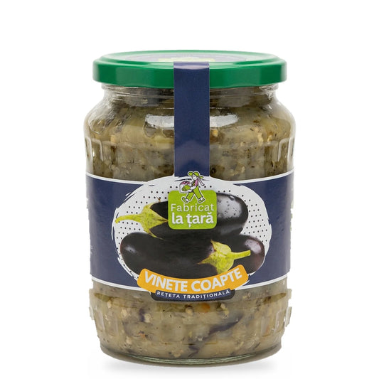 Borcan de 720 ml de Vinete Coapte Fabricat la Țară, vinete coapte de casă, pe fundal alb